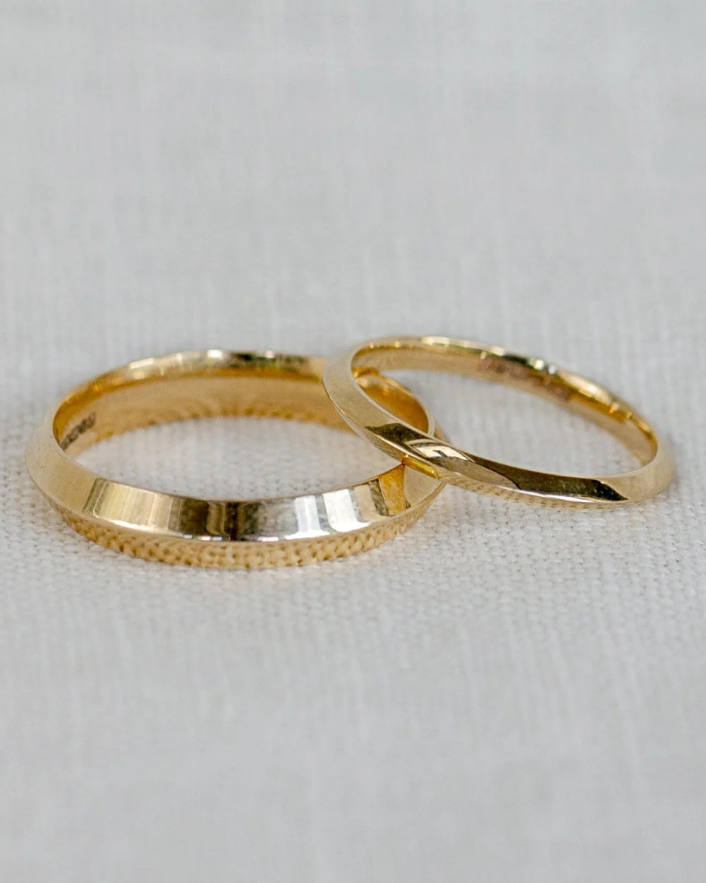 Solid Gold Fine Edge Ring - 4mm Band - Image 4