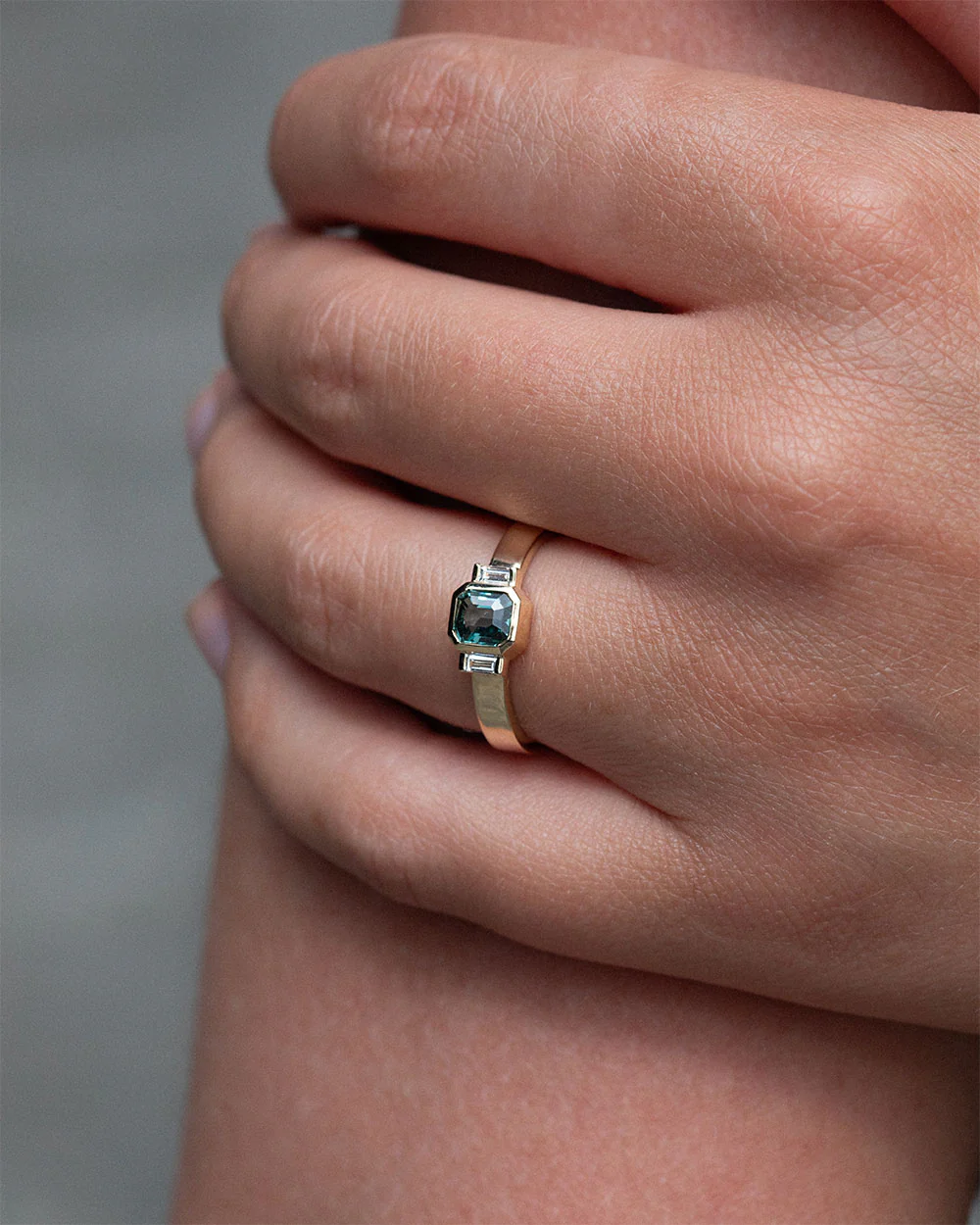 Leo 0.84ct Green Sapphire Ring - Image 3